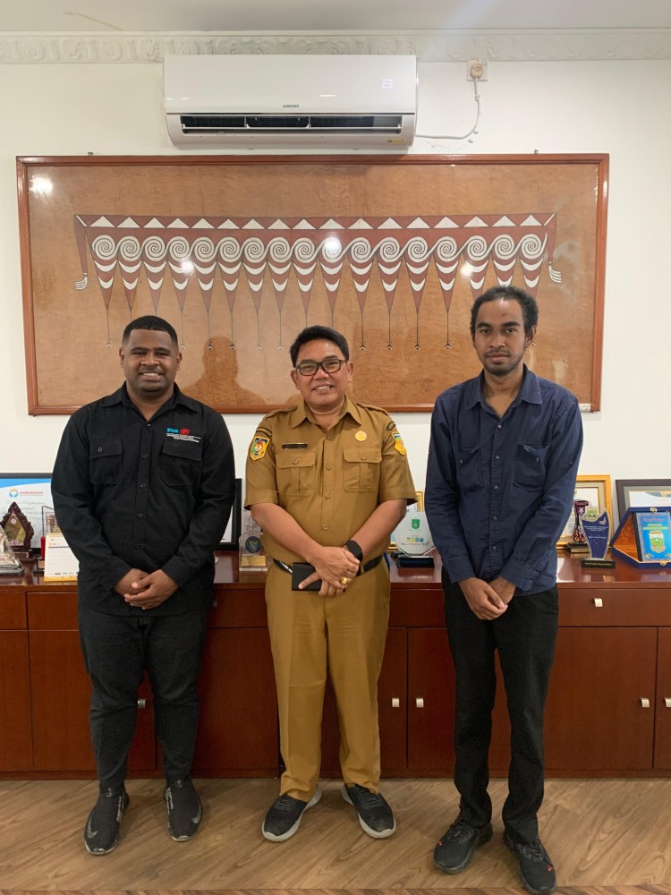 "Mengoptimalkan Teknologi untuk Masa Depan Papua: Anak Magang Universitas Kristen Satya Wacana di Diskominfo Papua"